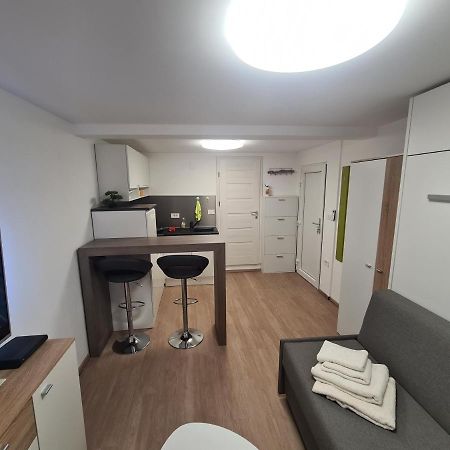 Апартаменти Apartma Sasko Ізола Екстер'єр фото