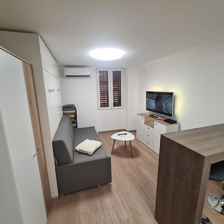 Апартаменти Apartma Sasko Ізола Екстер'єр фото