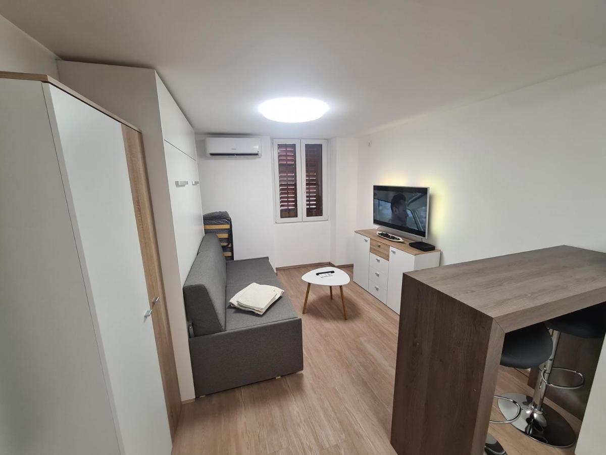 Апартаменти Apartma Sasko Ізола Екстер'єр фото