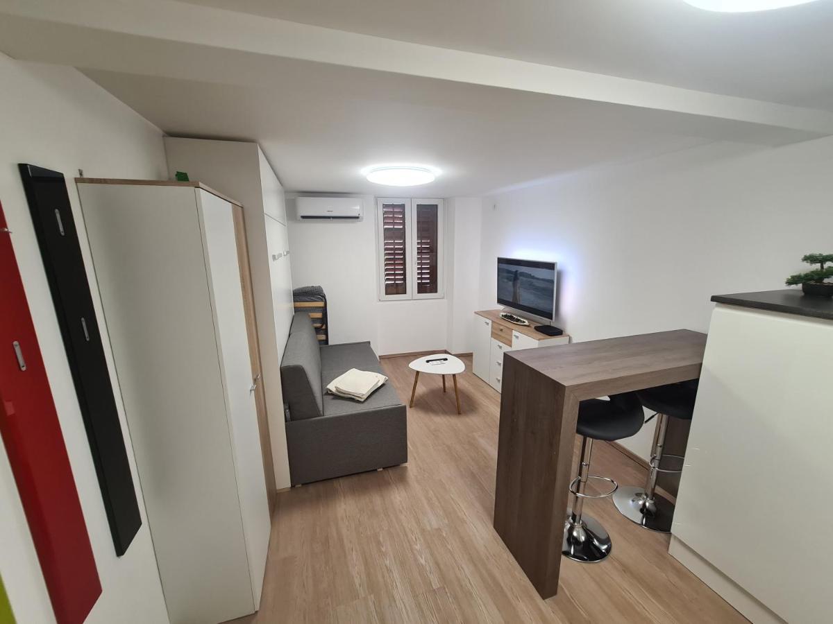 Апартаменти Apartma Sasko Ізола Екстер'єр фото